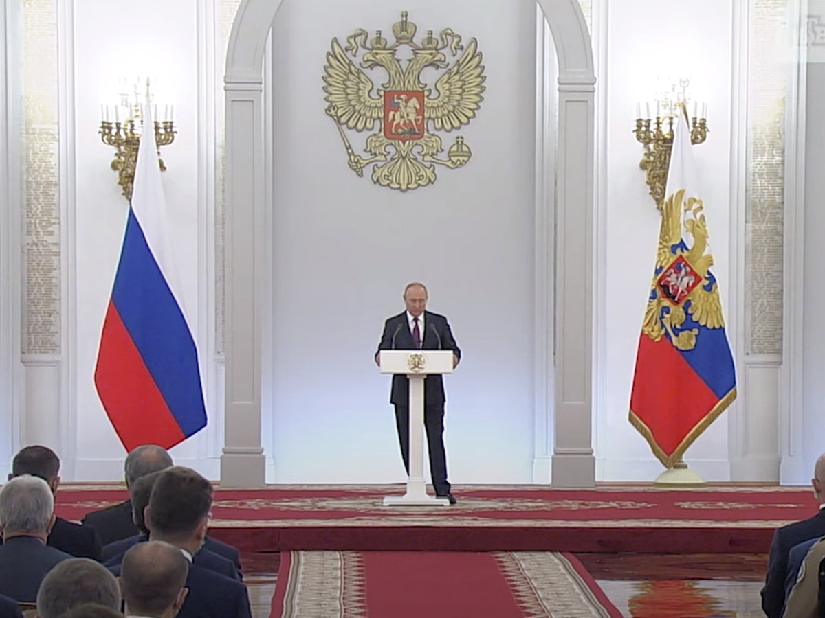 Путин назвал низкие доходы граждан главным врагом России