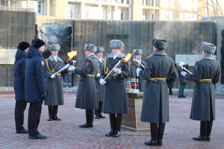 В Барнауле зажгли Вечный огонь на Мемориале Славы 