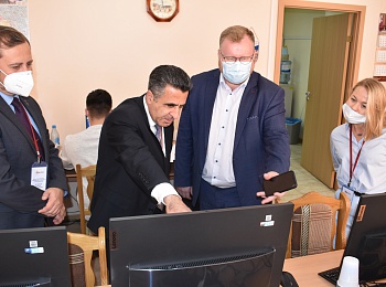 Председатель крайсовпрофа Иван Панов ознакомился с ходом голосования в районах Рубцовского управленческого округа