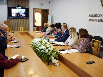 Профсоюзы Алтайского края и Славяносербского района Луганской Народной Республики договорились о сотрудничестве