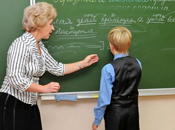 60% жителей Алтайского края считают, что учителям должны платить по 100 тысяч